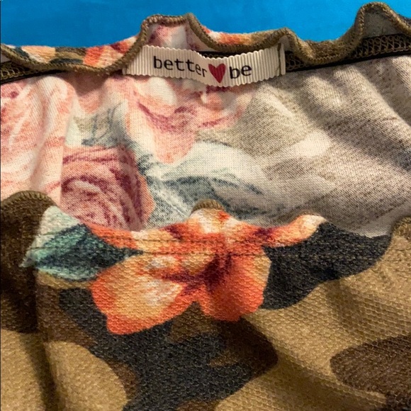 Off the shoulder crop top - Picture 3 of 5